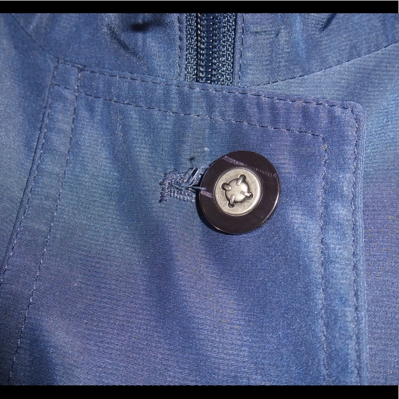 Two Tone Raincoat with Padded shoulders - Picture 8 of 9